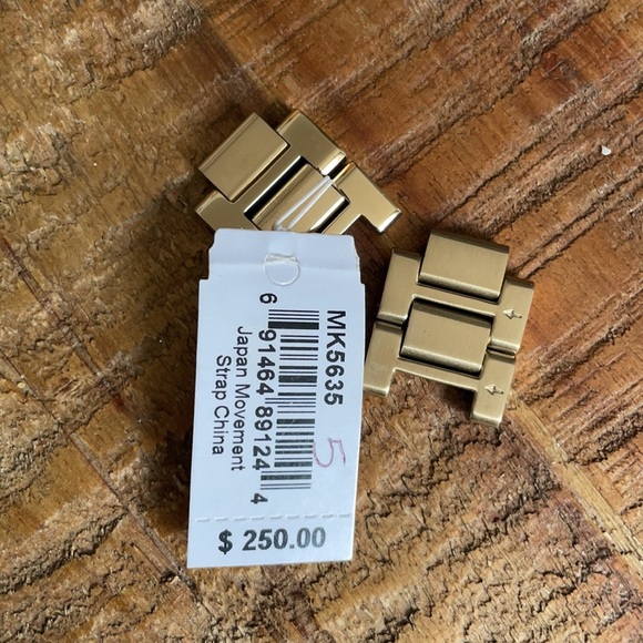 Michael Kors Camille watch gold with white face - Picture 4 of 4